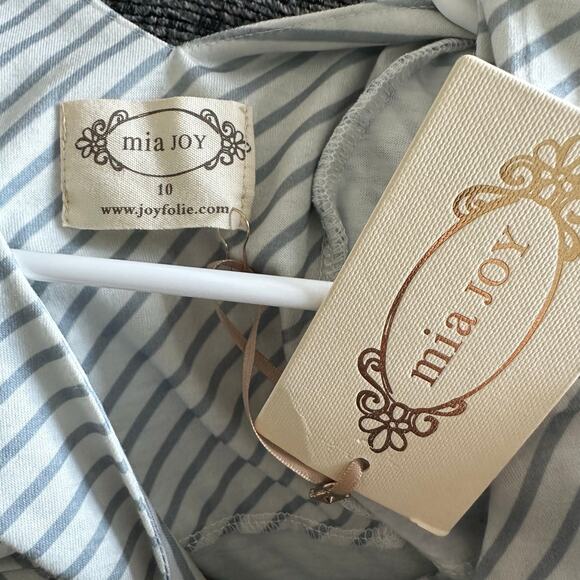 NEW Joyfolie Mia Joy White/Gray Flutter Asymmetrical Top sz 10 - Picture 3 of 3